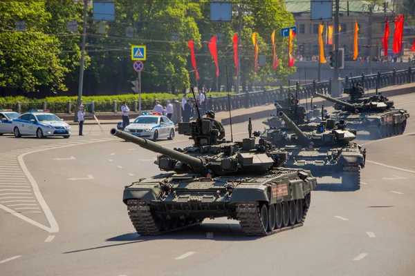 Geçit töreni. Zafer Bayramı. 9 Mayıs, Rus silahlı kuvvetleri, askeri teçhizat. Tank, bir Rus tankı
