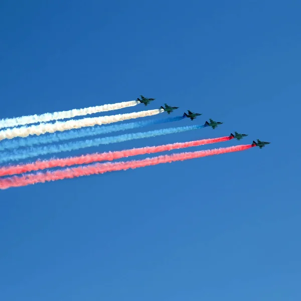 공군이야 러시아의 퍼레이드야 하늘과 비행기 러시아의 로열티 프리 스톡 사진