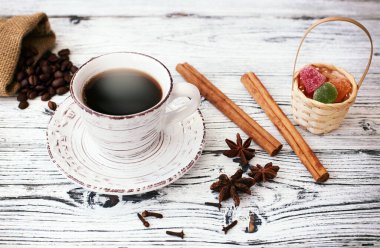 Bir fincan kahve. Kahve içeriz. Güzel bir kahve kokusu..