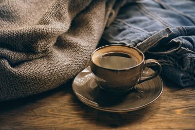 Bir fincan kahve. Kahvenin kokusu. Sabah başlıyor..