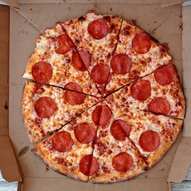 - Pizza. Lezzetli piperonili pizza ye. Pizza teslimatı.