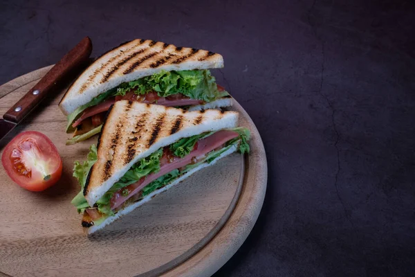 Σάντουιτς Ένα Δημοφιλές Φαγητό Που Άνθρωποι Τρώνε Μαζί Και Είναι — Φωτογραφία Αρχείου