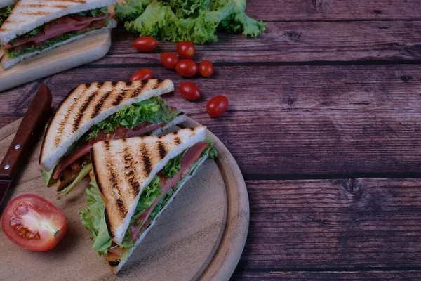 Sandwiches Una Comida Popular Que Gente Come Juntos Son Fáciles — Foto de Stock