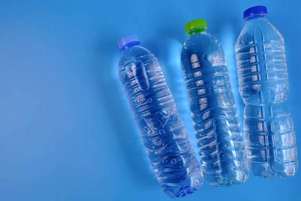 Dricksvatten Plastflaskor Som Kommersiellt Tillgängliga Butiker — Stockfoto