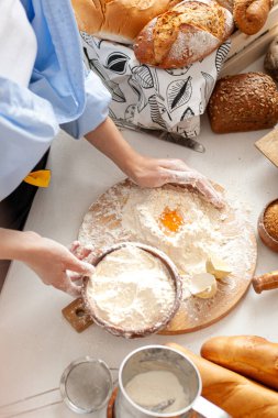 Hamur pişirme süreci üst görünümü