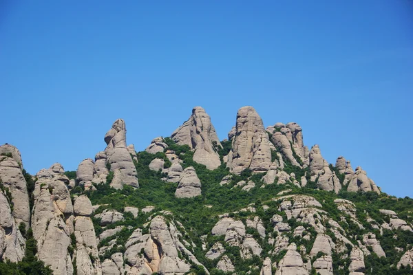 Montserrat dağ tuhaf kaya oluşumları ile