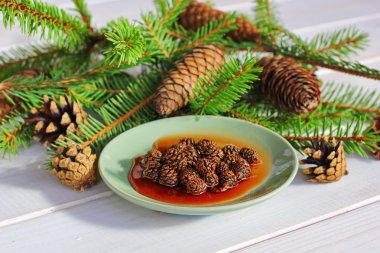Çam kozalakları jam