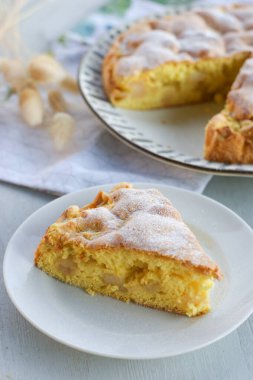 Narin ve havadar Charlotte. Elmalı..