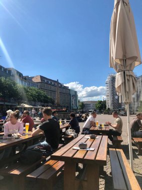 Darmstadt, Almanya - 12 Haziran 2019: Ratskeller Hausbrauerei 1989 'dan beri Darmstadt' ta bir bira evi.