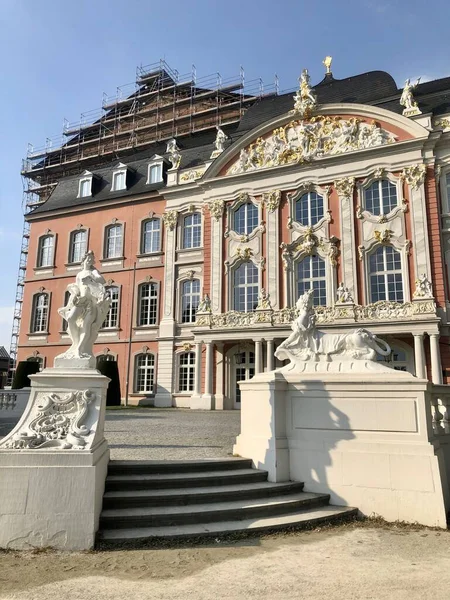 Palastgarten, Trier 'deki saray, bahçeli, çeşmeli ve heykelli zarif bir Fransız tarzı saray.