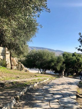 Atina, Yunanistan - 1 Aralık 2019: Atina Akropolünde Tepeler