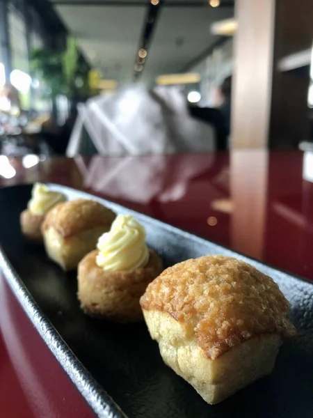 Milan, İtalya - 6 Ekim 2019: Milano 'daki Ceresio 7 restoranında çöl