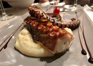 İyi yemek: Patates püresi ile ahtapot dokunaçları