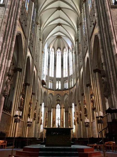 Köln Katedrali, Kolner Dom, Alman Katolikliği ve Gotik mimarisinin ünlü bir anıtıdır.