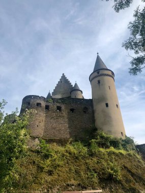 Vianden, Lüksemburg - 28 Ağustos 2019: Viaden 'in küçük vilayetindeki kale