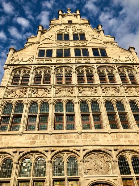 Gent, Belçika - 26 Mayıs 2019: Gent Şehir Merkezi 'ndeki klasik binalar