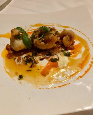 Myanmar 'da güzel yemekler: Köri soslu çıtır karides