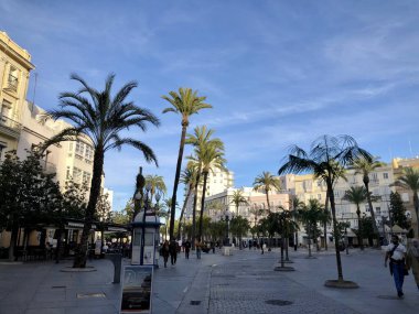 Cadiz, Endülüs, İspanya - 25 Aralık 2019: Cadiz Eski Kasabası, San Juan de Dios Meydanı