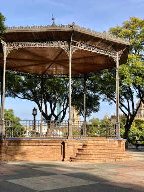 Jerez de la Frontera, İspanya - 26 Aralık 2019: Jerez de la Frontera 'nın merkezine Alameda Vieja Parkı