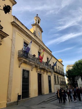 Jerez de la Frontera, İspanya - 26 Aralık 2019: Jerez 'deki tarihi yapı cephesi