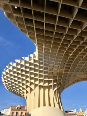Metropol Şemsiyesi (İngilizce: Metropol Parasol), Jurgen Mayer tarafından tasarlanmış ahşap bir yapıdır.