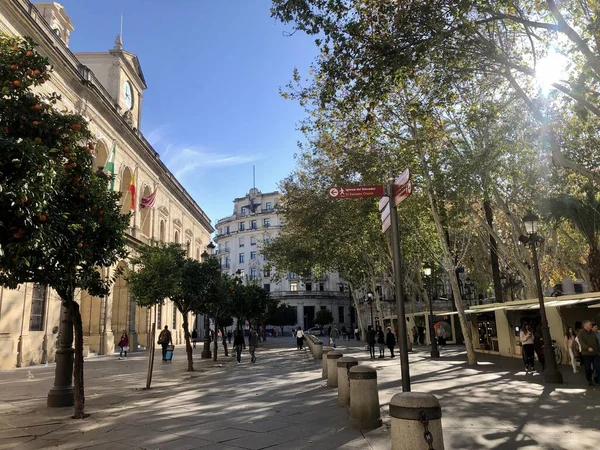 Sevilla, Spanien - 24. Dezember 2019: Der neue Platz, Plaza Nueva, in Sevilla — Stockfoto