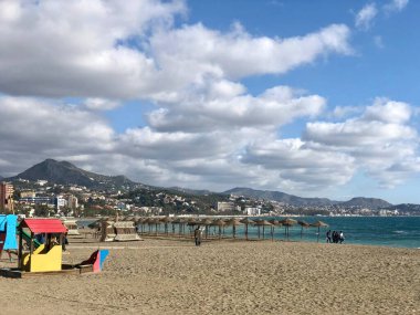 Malaga, İspanya - 29 Aralık 2019: La Malagueta, Malaga plajı