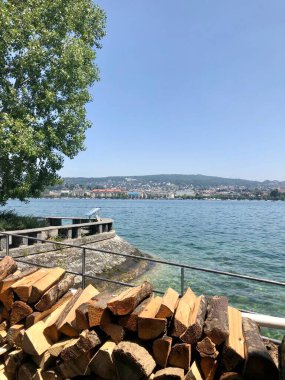 Zürih, İsviçre - 27 Haziran 2019: Güzel ve güneşli bir yaz gününde Zürih Gölü