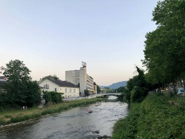 Zurich, Suisse - 26 juin 2019 : Rivière Sihl dans le centre-ville de Zurich — Photo