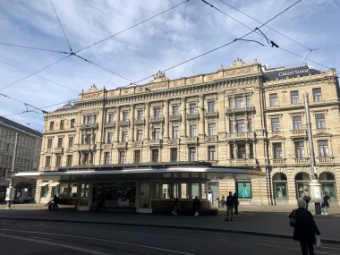 Zürih, İsviçre - 3 Mart 2019: Credit Suisse Merkezi Paradeplatz, Zürih