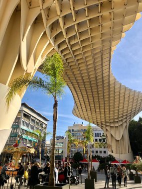 Metropol Şemsiyesi (İngilizce: Metropol Parasol), Jurgen Mayer tarafından tasarlanmış ahşap bir yapıdır.