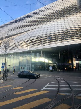 Basel, İsviçre - 12 Aralık 2018: Herzog ve de Meuron 'un Messe Basel Yeni Salonu