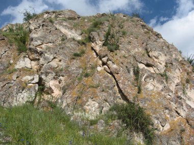 Kayaların izini takip edin.