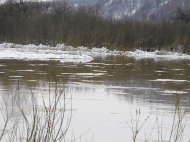 Bahar Buzu Nehrinin Uyanışı