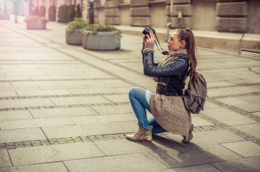 Kadın turist fotoğrafçı