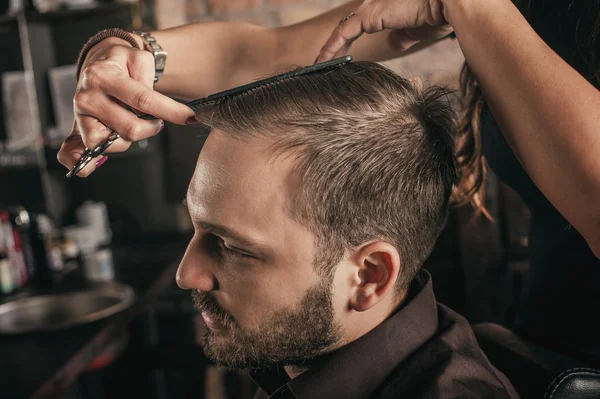 Female hairdresser hairstyle hair of man — Stock Photo, Image