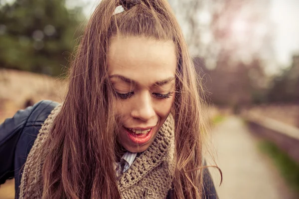 Gelukkige vrouw genieten van het leven — Stockfoto