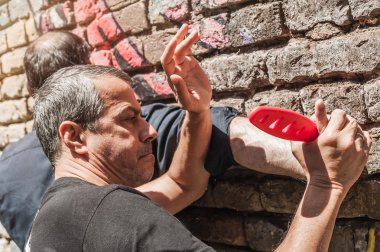 Öz teknikleri bir bıçak saldırılara karşı savunma