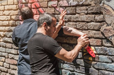 Öz teknikleri bir bıçak saldırılara karşı savunma
