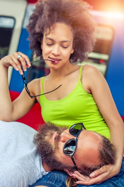 Beautiful couple backpacker napping on a bench — Stock Photo, Image