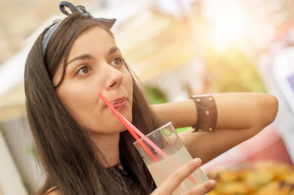 Gorgeous young brunette drinking lemonade — Stock Photo, Image
