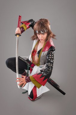 Katana kılıcı ile Japon samurai.