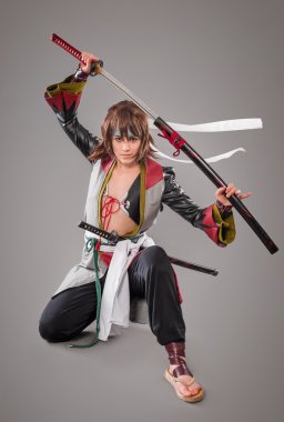 Katana kılıcı ile Japon samurai.