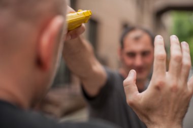 Öz teknikleri silah karşı savunma