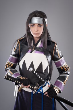 Katana kılıcı ile Japon samurai