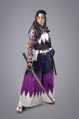 Katana kılıcı ile Japon samurai