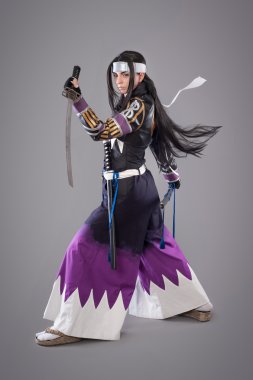 Katana kılıcı ile Japon samurai