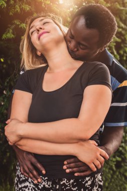 Park romantik Uluslararası Genç Çift