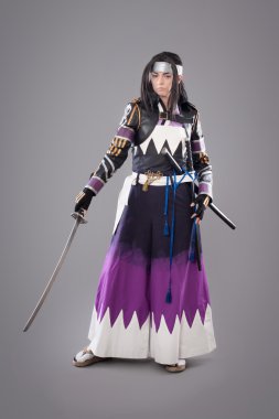 Katana kılıcı ile Japon samurai