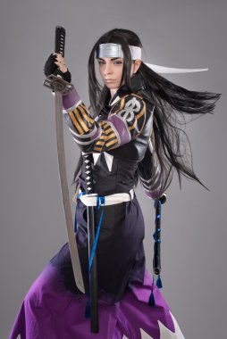 Katana kılıcı ile Japon samurai